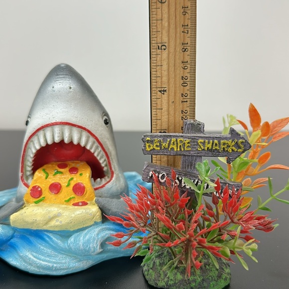 Fish Tank Ornaments Shark Eating Pizza and Sign/Shrubs Beware Shark No Swimming - Picture 5 of 11